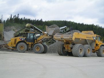 En hjullaster og en dumper